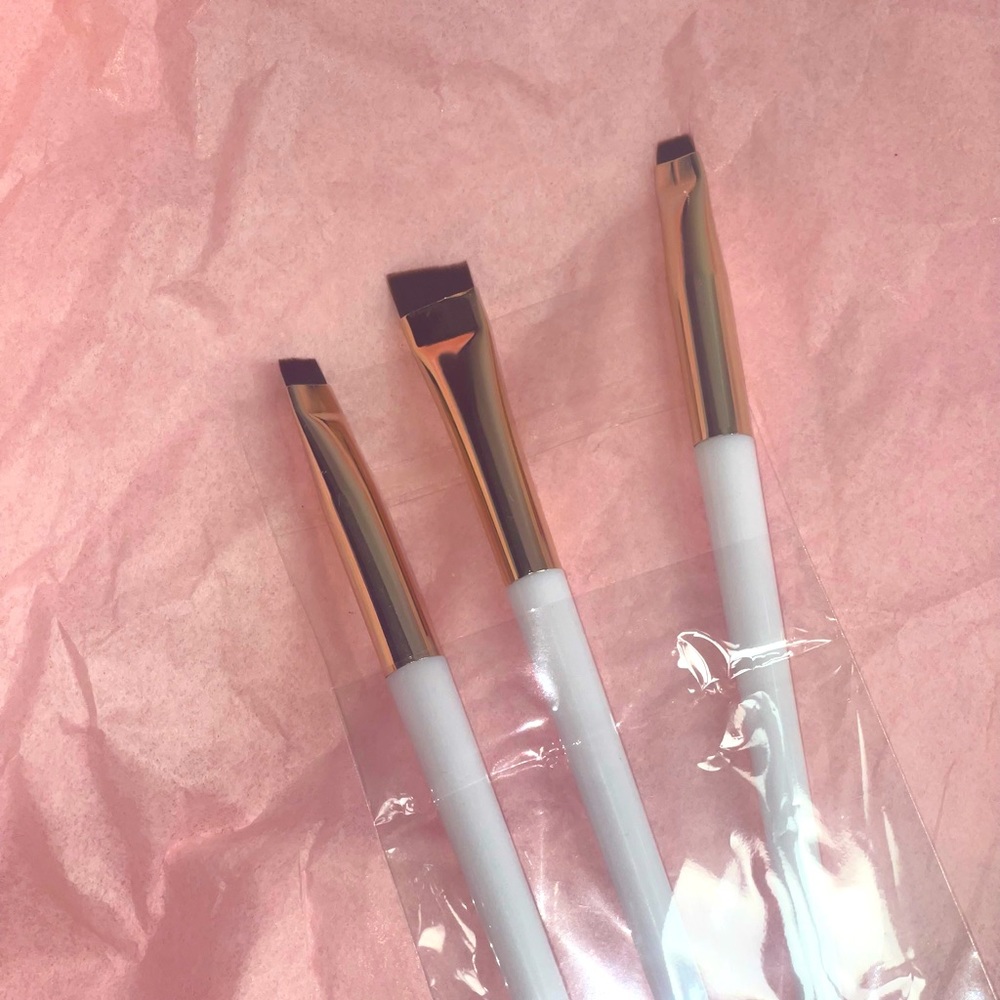 Eyebrow brushes